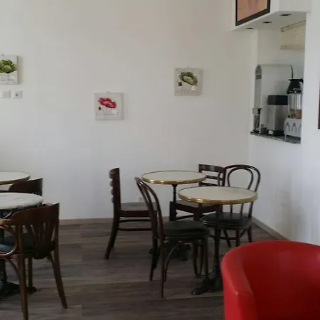 Отель Flots D'azur Promenade Des 3*