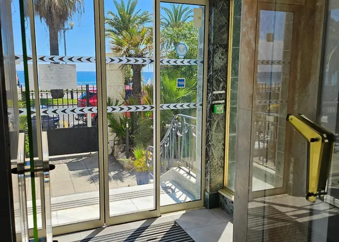 Flots D'azur Promenade Des 호텔 니스