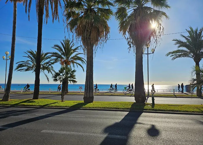 Flots D'azur Promenade Des