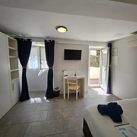 Flots D'azur Promenade Des מלון 3*