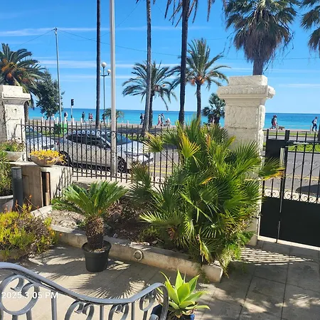 Flots D'azur Promenade Des Hotel